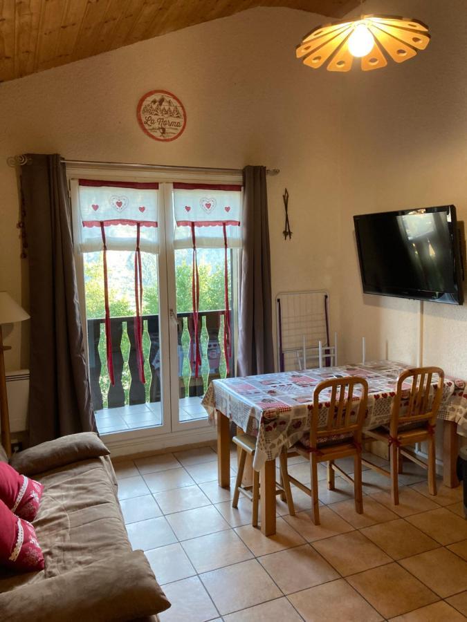 Appartement Dans Chalet Typiquement Savoyard Au Pied Des Pistes 라노르마 외부 사진